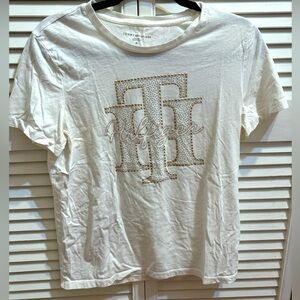 Selling a Tommy Hilfiger tee white beautiful detailing. Wore 3 times